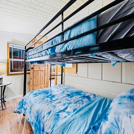 Вилла Cozy Cub Mountain Escape Гатлинбург Экстерьер фото