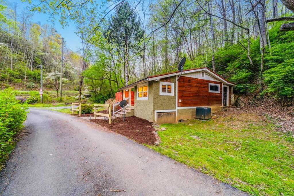 Вилла Cozy Cub Mountain Escape Гатлинбург Экстерьер фото